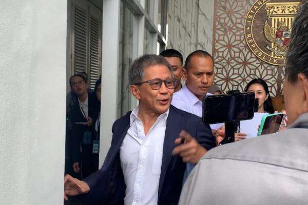 Rocky Gerung Merapat ke Istana Pakai Setelan Jas, Dilantik Jadi Wantimpres? Rocky Gerung Merapat ke Istana Pakai Setelan Jas, Dilantik Jadi Wantimpres?