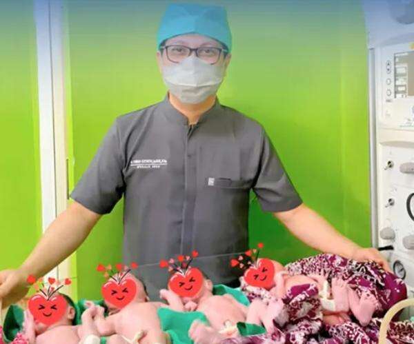 Viral, Ibu Asal Mamuju Melahirkan Bayi Kembar Empat dengan Selamat Viral, Ibu Asal Mamuju Melahirkan Bayi Kembar Empat dengan Selamat