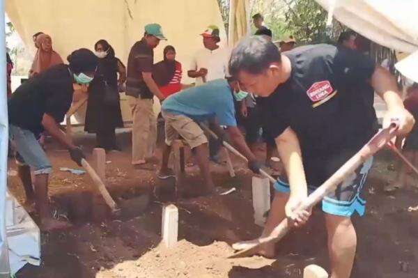 Makam Nenek 81 Tahun di Takalar Dibongkar Polisi, Keluarga Curiga Kematian Tak Wajar Makam Nenek 81 Tahun di Takalar Dibongkar Polisi, Keluarga Curiga Kematian Tak Wajar