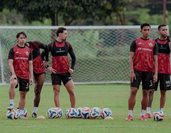 Persija Jakarta Pamer Persiapan Jelang Lawan Persib Bandung, The Jakmania Kirim Dukungan! Persija Jakarta Pamer Persiapan Jelang Lawan Persib Bandung, The Jakmania Kirim Dukungan!