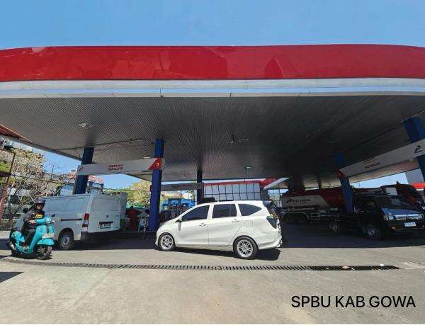 Antrean BBM di SPBU Makassar Mulai Normal, 17 Mobil Tangki Disiagakan Antrean BBM di SPBU Makassar Mulai Normal, 17 Mobil Tangki Disiagakan