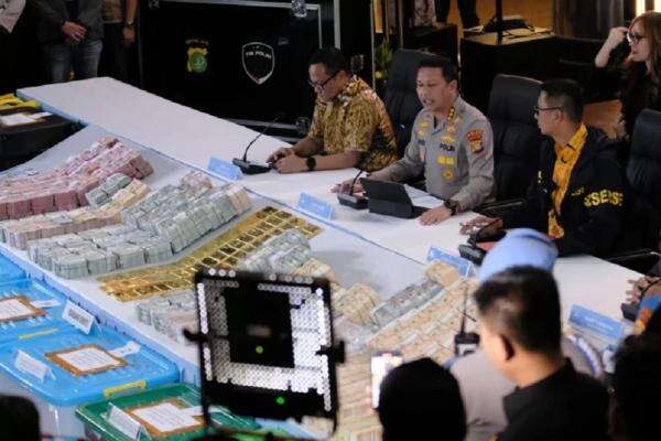 Mega Korupsi Penegak Hukum Merusak Ekonomi Negara Mega Korupsi Penegak Hukum Merusak Ekonomi Negara