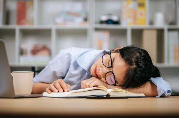 3 Trik Simpel yang Bisa Membantu Cegah Ngantuk Setelah Makan, Stabilkan Gula Darah 3 Trik Simpel yang Bisa Membantu Cegah Ngantuk Setelah Makan, Stabilkan Gula Darah