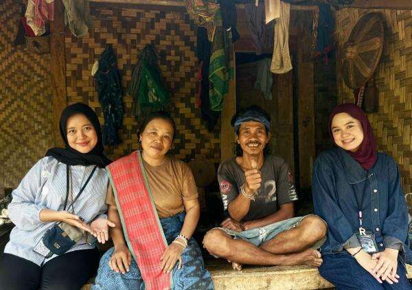 Tembus Hutan Rimba Kanekes, PNM Buktikan Pemberdayaan Sampai ke Tanah Baduy Tembus Hutan Rimba Kanekes, PNM Buktikan Pemberdayaan Sampai ke Tanah Baduy