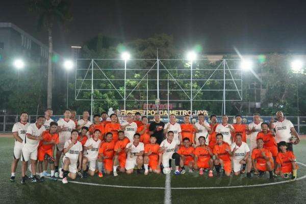 Pererat Silaturahmi, Polres Jakpus Gelar Laga Persahabatan dengan Jakmania Pererat Silaturahmi, Polres Jakpus Gelar Laga Persahabatan dengan Jakmania