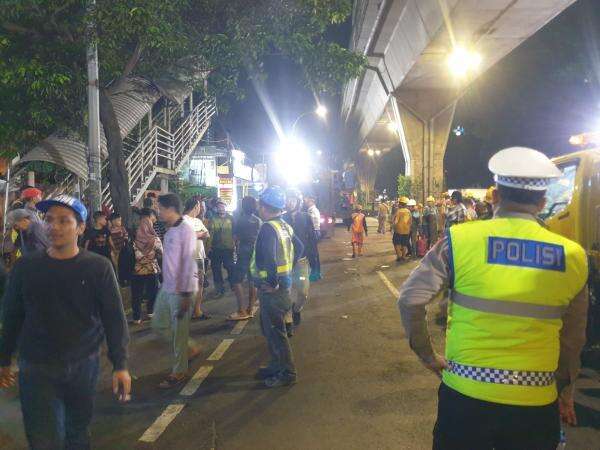 Suasana Terkini Arus Lalin di Tendean saat Pembongkaran JPO, Jalan Arah Blok M Ditutup Suasana Terkini Arus Lalin di Tendean saat Pembongkaran JPO, Jalan Arah Blok M Ditutup