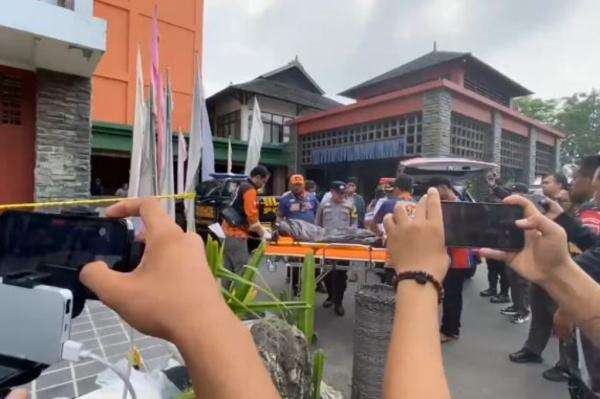 Kronologi Bocah Tewas Jatuh dari Lantai 5 Hotel di Samarinda, Orang Tua Sedang Sarapan Kronologi Bocah Tewas Jatuh dari Lantai 5 Hotel di Samarinda, Orang Tua Sedang Sarapan