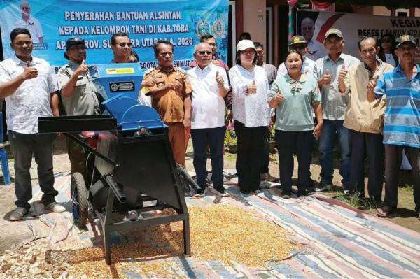 Salurkan Corn Sheller, Makmur Marpaung Dorong Kesejahteraan Petani Toba Salurkan Corn Sheller, Makmur Marpaung Dorong Kesejahteraan Petani Toba