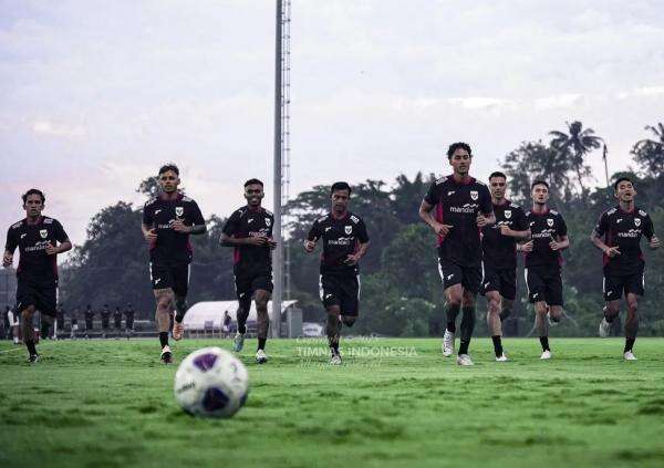Demi Transfer Ilmu, Legenda Timnas Indonesia Ingatkan Pelatih Baru Wajib Gandeng Juru Taktik Lokal Demi Transfer Ilmu, Legenda Timnas Indonesia Ingatkan Pelatih Baru Wajib Gandeng Juru Taktik Lokal