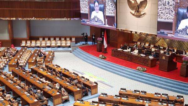 Banggar DPR Setujui Asumsi Makro KEM-PPKF 2027, Target Lifting Migas Naik Banggar DPR Setujui Asumsi Makro KEM-PPKF 2027, Target Lifting Migas Naik