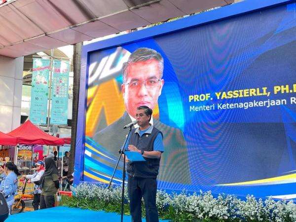 Menaker Targetkan RUU Perlindungan Ketenagakerjaan Rampung Oktober Menaker Targetkan RUU Perlindungan Ketenagakerjaan Rampung Oktober