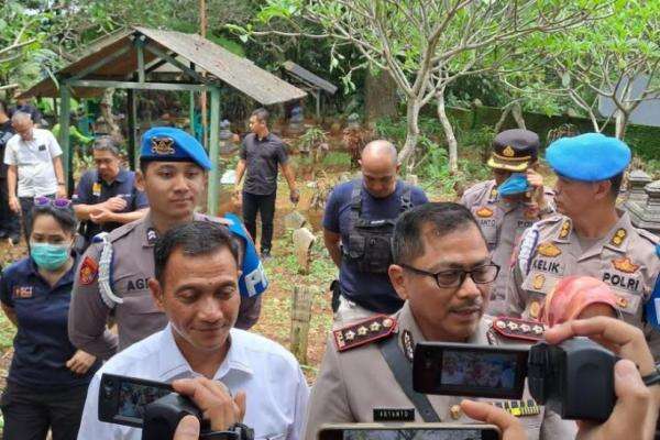 Tim forensik Ekshumasi Jenazah Darso untuk Penyelidikan Penyebab Kematian Tim forensik Ekshumasi Jenazah Darso untuk Penyelidikan Penyebab Kematian