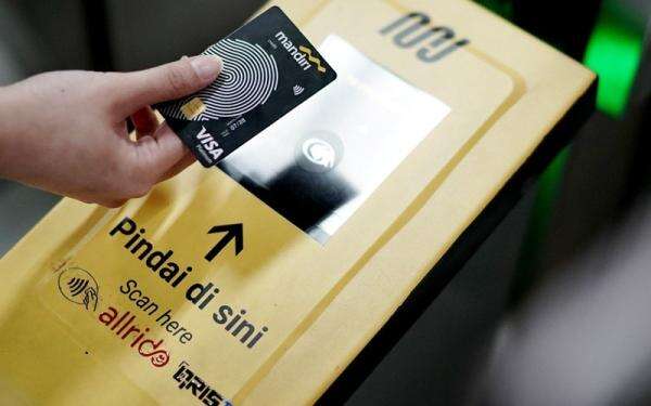 Naik MRT Jakarta Lebih Mudah, Beli Tiket Bisa Pakai Kartu Kredit Nirsentuh Global Bank Mandiri Naik MRT Jakarta Lebih Mudah, Beli Tiket Bisa Pakai Kartu Kredit Nirsentuh Global Bank Mandiri