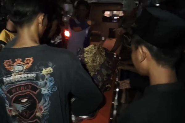 Tangis Pecah di Indramayu, 12 Korban Kecelakaan Maut Pantura Dimakamkan, 6 Kritis Dirawat Tangis Pecah di Indramayu, 12 Korban Kecelakaan Maut Pantura Dimakamkan, 6 Kritis Dirawat