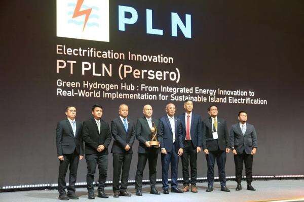 Hadirkan Listrik 24 Jam di Pulau Rengit, PLN Raih Penghargaan Danantara Hadirkan Listrik 24 Jam di Pulau Rengit, PLN Raih Penghargaan Danantara