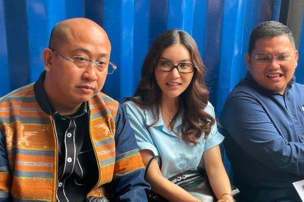Ruben Onsu Absen Sidang Hak Asuh Anak, Ini Respons Sarwendah Ruben Onsu Absen Sidang Hak Asuh Anak, Ini Respons Sarwendah