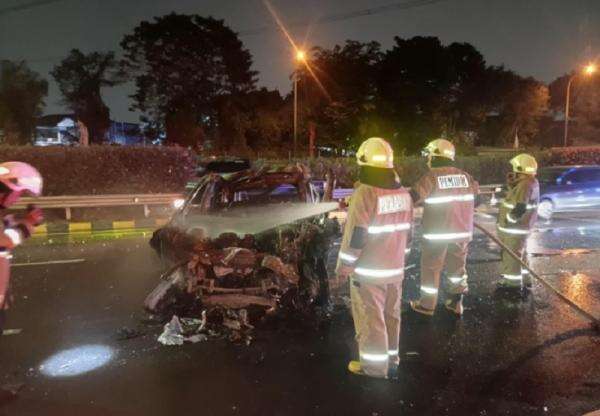 Kecelakaan Maut di Tol Jagorawi Dini Hari Tadi, 2 Orang Tewas Kecelakaan Maut di Tol Jagorawi Dini Hari Tadi, 2 Orang Tewas