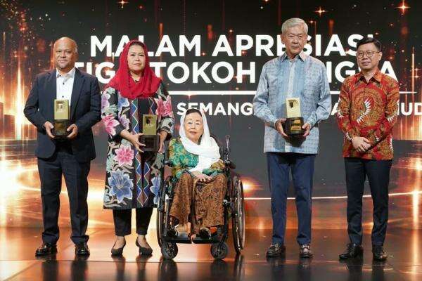 BJ Habibie, Gus Dur, dan William Soeryadjaya Raih Lifetime Achievement Award 2026 BJ Habibie, Gus Dur, dan William Soeryadjaya Raih Lifetime Achievement Award 2026