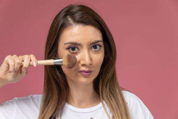 Beda Concealer dan Color Corrector untuk Makeup Mata, Bisa Bikin Wajah Jadi Cerah Beda Concealer dan Color Corrector untuk Makeup Mata, Bisa Bikin Wajah Jadi Cerah