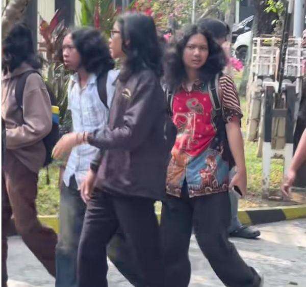 Daftar Sekolah di Indonesia yang Bolehkan Siswanya Berambut Gondrong Daftar Sekolah di Indonesia yang Bolehkan Siswanya Berambut Gondrong