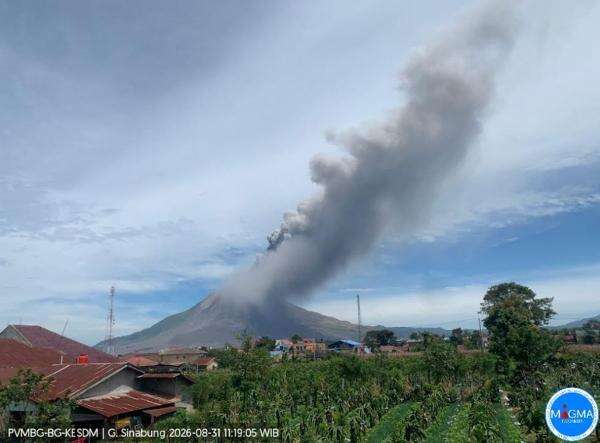 Aktivitas Gunung Sinabung Meningkat, Kolom Abu Vulkanik 3.500 Meter di Atas Puncak Aktivitas Gunung Sinabung Meningkat, Kolom Abu Vulkanik 3.500 Meter di Atas Puncak