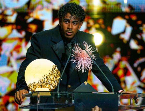 Usai Rebut Kopa Trophy 2026, Lamine Yamal Buka-bukaan Sebut Pau Cubarsi Lebih Layak Usai Rebut Kopa Trophy 2026, Lamine Yamal Buka-bukaan Sebut Pau Cubarsi Lebih Layak