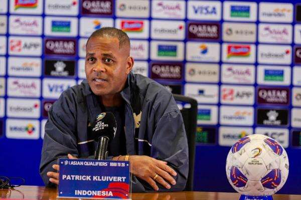 Kluivert Minta Klub Liga 1 Wajib Punya Akademi: Penting untuk Didik Pemain Muda Indonesia Kluivert Minta Klub Liga 1 Wajib Punya Akademi: Penting untuk Didik Pemain Muda Indonesia