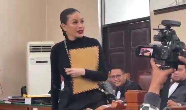 Nikita Mirzani Tak Akan Maafkan Vadel Badjideh Atas Perbuatan terhadap Putrinya Nikita Mirzani Tak Akan Maafkan Vadel Badjideh Atas Perbuatan terhadap Putrinya