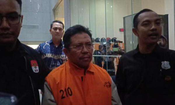 Penampakan Bupati Lombok Barat Lalu Ahmad Zaini Ditahan di Rutan KPK Penampakan Bupati Lombok Barat Lalu Ahmad Zaini Ditahan di Rutan KPK