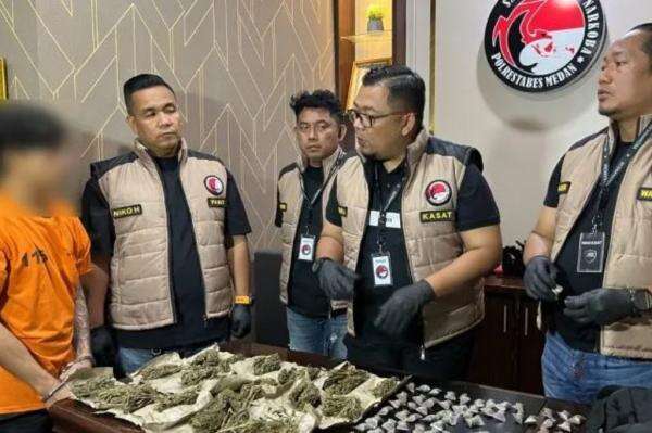 Residivis Pencurian Jadi Bandar Ganja di Medan, Polisi Sita 141 Paket Narkoba Siap Edar Residivis Pencurian Jadi Bandar Ganja di Medan, Polisi Sita 141 Paket Narkoba Siap Edar