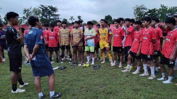 Latihan Perdana Persinga U 17 Seleksi Pemain Binaan SSB di Ngawi, Pemain Kiper Masih Menjadi Buruan Latihan Perdana Persinga U 17 Seleksi Pemain Binaan SSB di Ngawi, Pemain Kiper Masih Menjadi Buruan