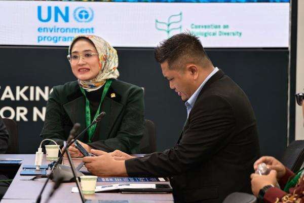 Rina Saadah di COP17: Green Democracy Harus Melahirkan Green Policy di Semua Sektor Rina Saadah di COP17: Green Democracy Harus Melahirkan Green Policy di Semua Sektor