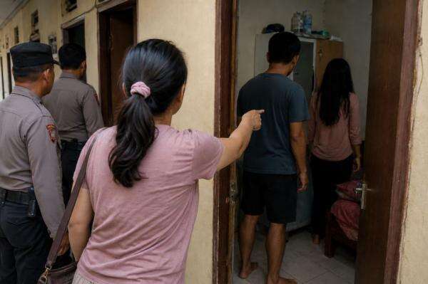 Viral Istri Gerebek Suami Bersama Perempuan dalam Kamar Kos di Jombang, Ini Kata Polisi Viral Istri Gerebek Suami Bersama Perempuan dalam Kamar Kos di Jombang, Ini Kata Polisi