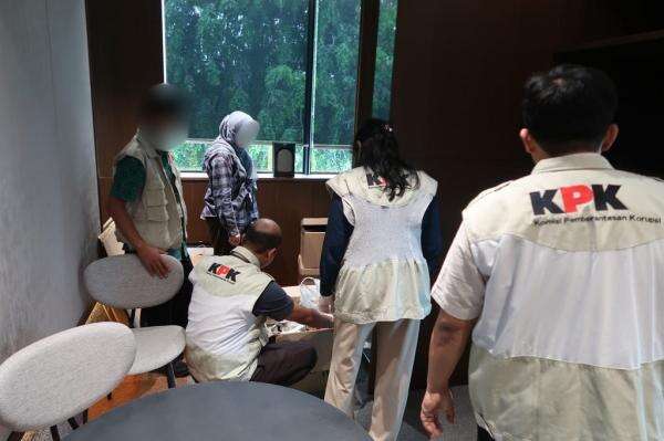 KPK Lanjutkan Penggeledahan Kasus Suap HGB Bogor, Sasar Rumah Anak Buah Nusron Wahid KPK Lanjutkan Penggeledahan Kasus Suap HGB Bogor, Sasar Rumah Anak Buah Nusron Wahid