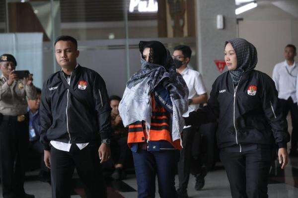 Mangkir Pemeriksaan KPK, Suami Bupati Pekalongan Fadia Arafiq Dipanggil Ulang Mangkir Pemeriksaan KPK, Suami Bupati Pekalongan Fadia Arafiq Dipanggil Ulang