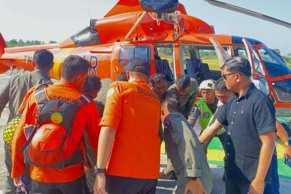 Tim SAR Kerahkan Helikopter, Cari Penumpang Kapal Virgo Transport 8 yang Hilang di Laut Jawa Tim SAR Kerahkan Helikopter, Cari Penumpang Kapal Virgo Transport 8 yang Hilang di Laut Jawa