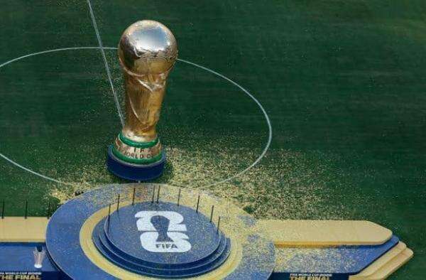 FIFA Bakal Jual Piala Dunia ke Investor, PM Inggris: Sepakbola Bukan Barang Dagangan FIFA Bakal Jual Piala Dunia ke Investor, PM Inggris: Sepakbola Bukan Barang Dagangan
