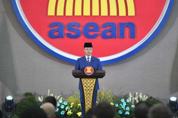 Menlu RI: ASEAN Diharapkan Fokus Perjuangan Kepentingan Rakyat, Bukan Jadi Arena Rivalitas Menlu RI: ASEAN Diharapkan Fokus Perjuangan Kepentingan Rakyat, Bukan Jadi Arena Rivalitas