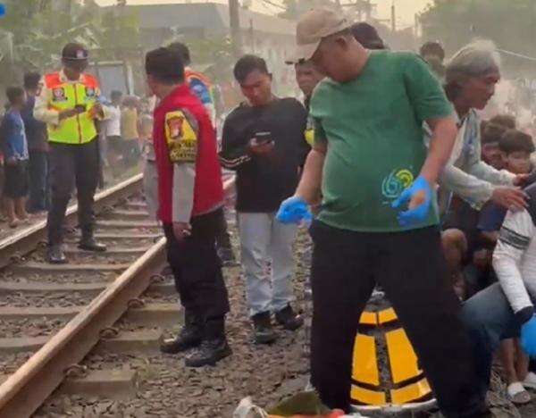 Kecelakaan Maut di Bogor, Pria Tewas Mengenaskan Tertabrak KRL Jakarta-Nambo Kecelakaan Maut di Bogor, Pria Tewas Mengenaskan Tertabrak KRL Jakarta-Nambo