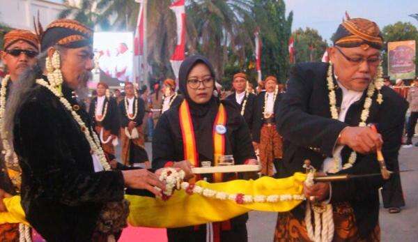 Jelang Satu Suro, Kirab dan Jamasan Pusaka Keramat Milik Ponorogo Jelang Satu Suro, Kirab dan Jamasan Pusaka Keramat Milik Ponorogo