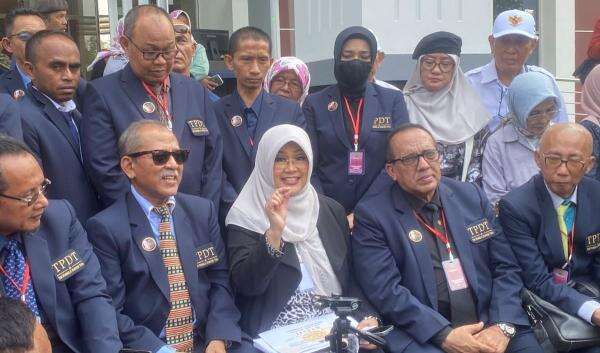 Eksepsinya Dikabulkan, Dokter Tifa Tegaskan Tetap Berjuang Bongkar Ijazah Jokowi Eksepsinya Dikabulkan, Dokter Tifa Tegaskan Tetap Berjuang Bongkar Ijazah Jokowi