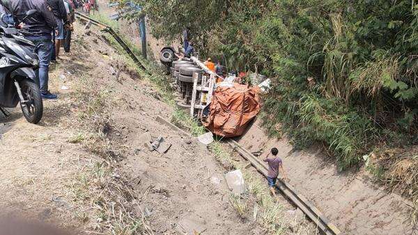 Truk Trailer Jatuh ke Jurang 15 Meter di Boyolali, Sopir Tewas Terjepit Truk Trailer Jatuh ke Jurang 15 Meter di Boyolali, Sopir Tewas Terjepit