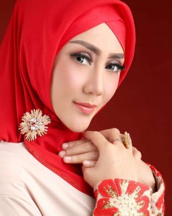 Aida Saskia Pensiun Jadi DJ Usai Berjuang Lawan Kanker, Kini Mantap Berhijab Aida Saskia Pensiun Jadi DJ Usai Berjuang Lawan Kanker, Kini Mantap Berhijab