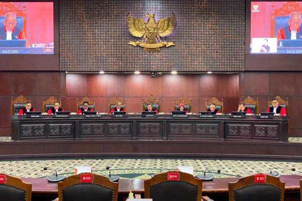 MK: Penghinaan Presiden dan Wapres Tak Bisa Dilaporkan Keluarga hingga Relawan MK: Penghinaan Presiden dan Wapres Tak Bisa Dilaporkan Keluarga hingga Relawan