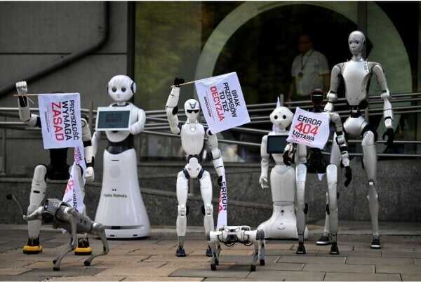 Puluhan Robot Turun ke Jalan Tuntut Regulasi AI Puluhan Robot Turun ke Jalan Tuntut Regulasi AI