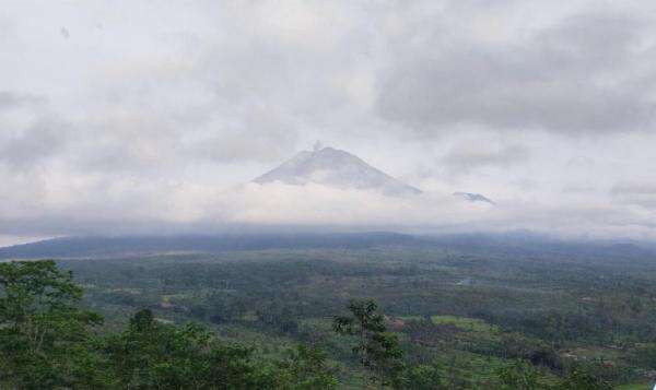 Gunung Semeru 30 Kali Meletus dalam 6 Jam, Status Siaga Gunung Semeru 30 Kali Meletus dalam 6 Jam, Status Siaga