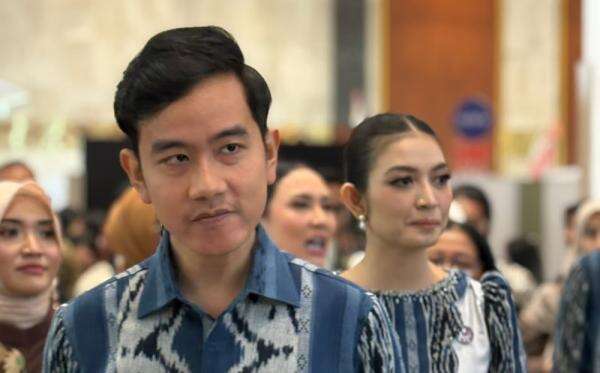 Politisi PDIP Sarankan Gibran Mundur dari Wapres: Kalau Merasa Taat Hukum Politisi PDIP Sarankan Gibran Mundur dari Wapres: Kalau Merasa Taat Hukum