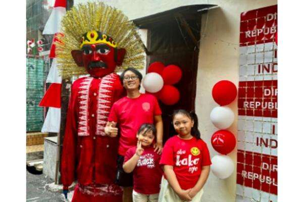 HUT ke-81 RI, Warga Utan Kayu Utara Lomba Hias Rumah, Ada Booth Foto hingga Ondel-ondel HUT ke-81 RI, Warga Utan Kayu Utara Lomba Hias Rumah, Ada Booth Foto hingga Ondel-ondel