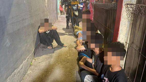 Polisi Tangkap 8 Pemuda Tawuran di Cipayung, Sita Besi Tajam hingga Balok Polisi Tangkap 8 Pemuda Tawuran di Cipayung, Sita Besi Tajam hingga Balok