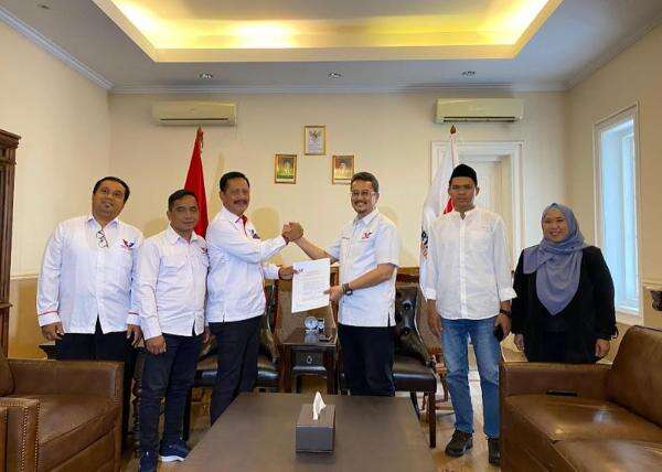 Partai Perindo Serahkan SK Ketua DPD Lombok Utara ke Fajar Marta Partai Perindo Serahkan SK Ketua DPD Lombok Utara ke Fajar Marta